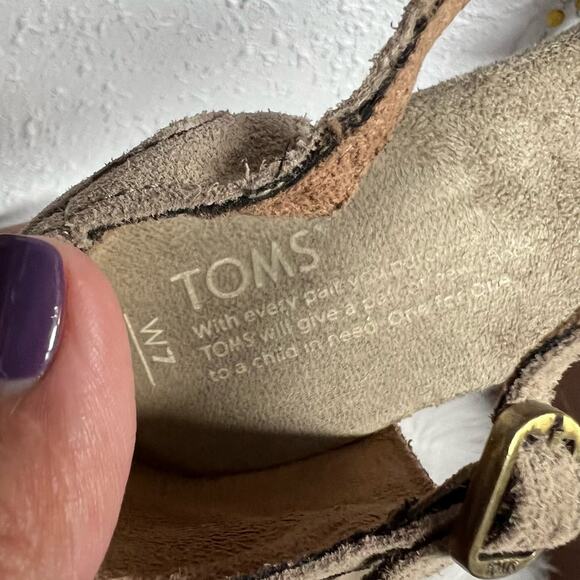 625. TOMS Wedge Sandals 7 - Picture 2 of 8